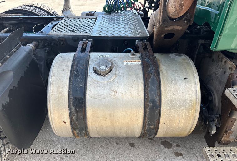 image for item FG1007 2017 Freightliner Cascadia 125 semi truck