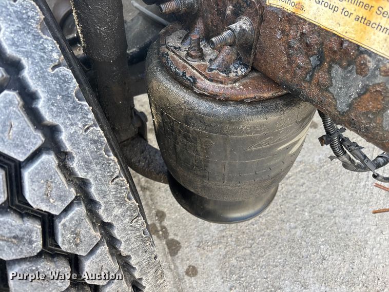 image for item FG1007 2017 Freightliner Cascadia 125 semi truck