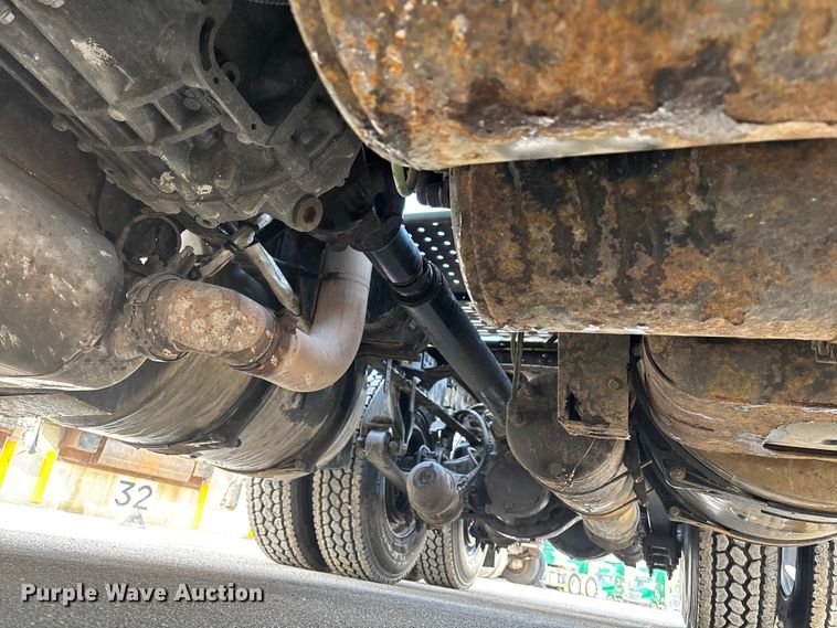 image for item FG1007 2017 Freightliner Cascadia 125 semi truck