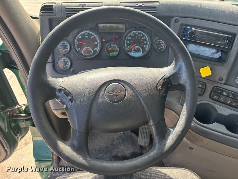 image for item FG1007 2017 Freightliner Cascadia 125 semi truck