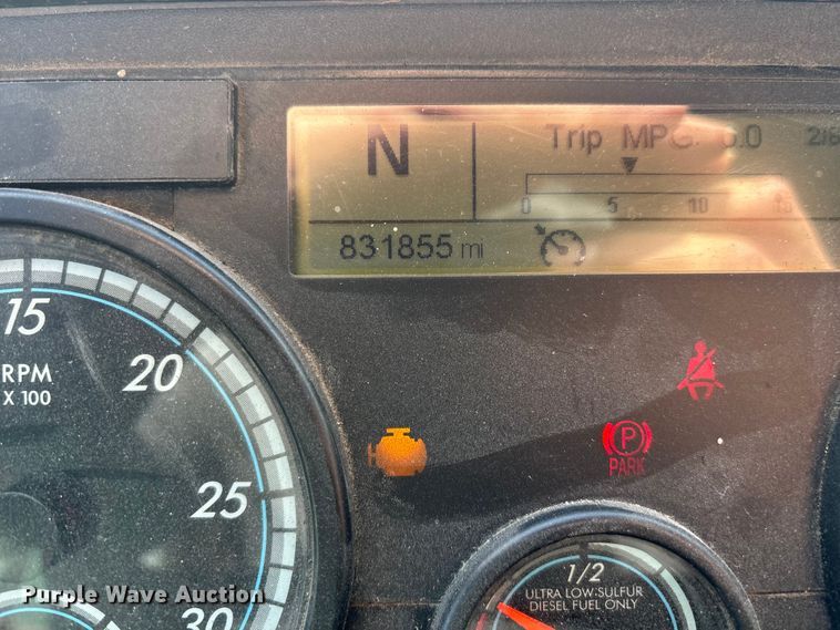 image for item FG1007 2017 Freightliner Cascadia 125 semi truck