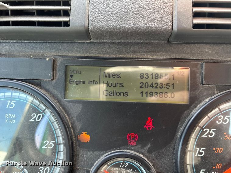 image for item FG1007 2017 Freightliner Cascadia 125 semi truck