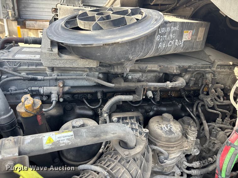 image for item FG1007 2017 Freightliner Cascadia 125 semi truck