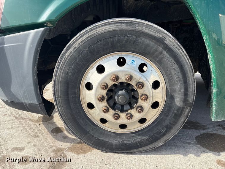 image for item FG1007 2017 Freightliner Cascadia 125 semi truck