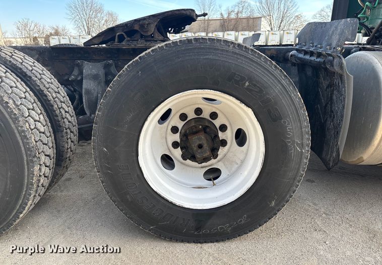 image for item FG1007 2017 Freightliner Cascadia 125 semi truck