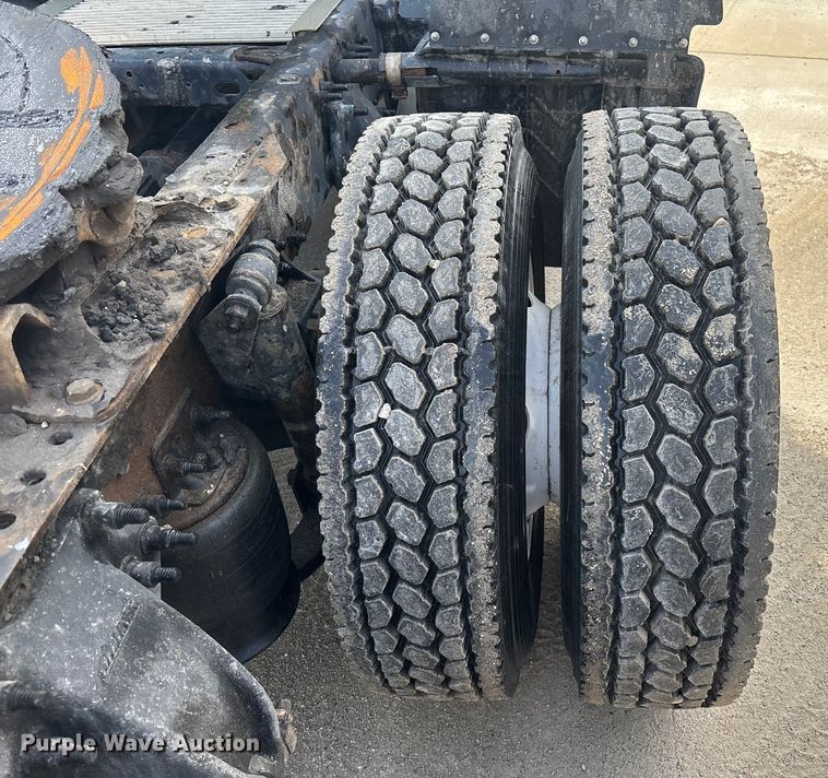 image for item FG1007 2017 Freightliner Cascadia 125 semi truck