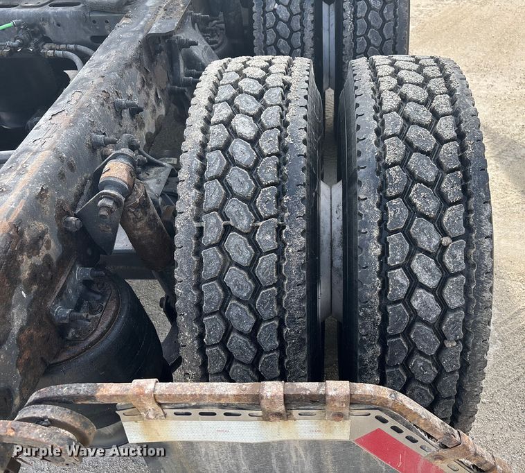 image for item FG1007 2017 Freightliner Cascadia 125 semi truck