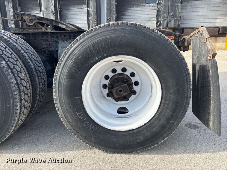 image for item FG1007 2017 Freightliner Cascadia 125 semi truck