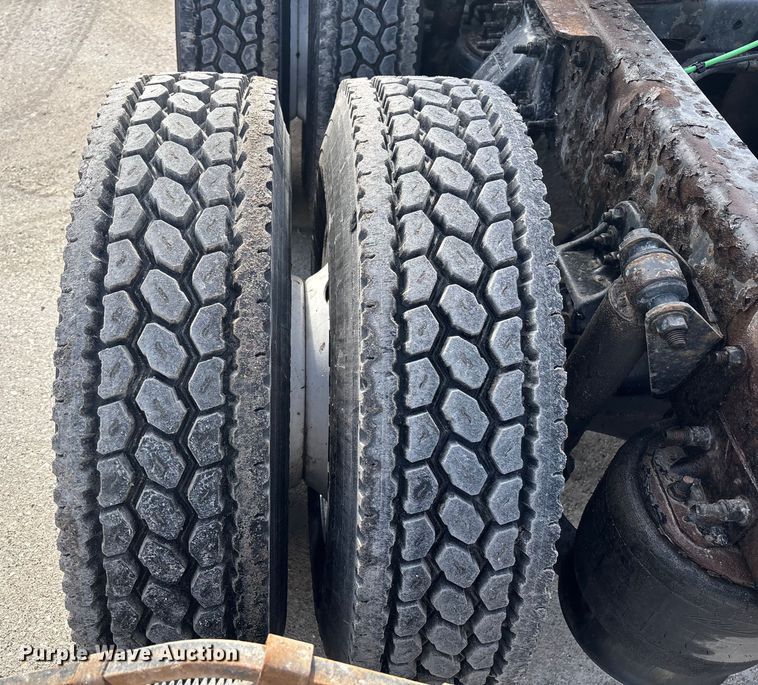 image for item FG1007 2017 Freightliner Cascadia 125 semi truck