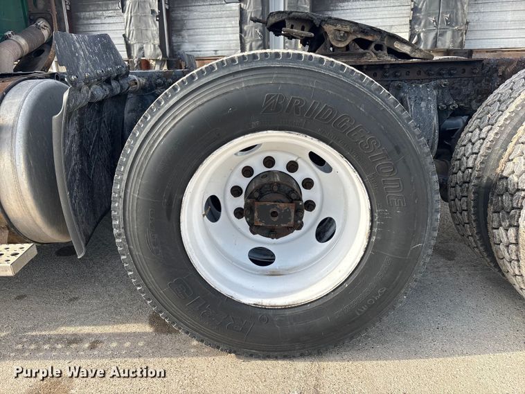 image for item FG1007 2017 Freightliner Cascadia 125 semi truck