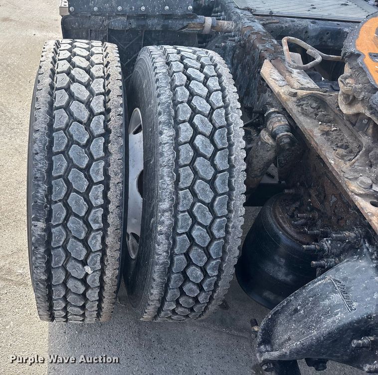 image for item FG1007 2017 Freightliner Cascadia 125 semi truck