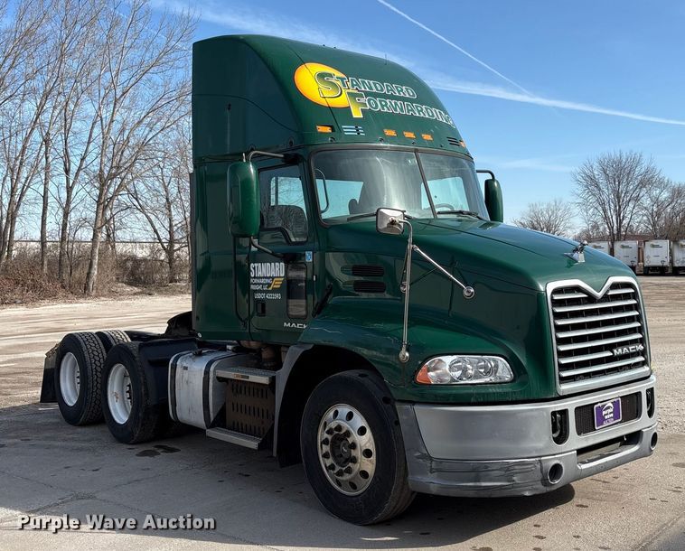 image for item FG1008 2016 Mack CXU613 semi truck