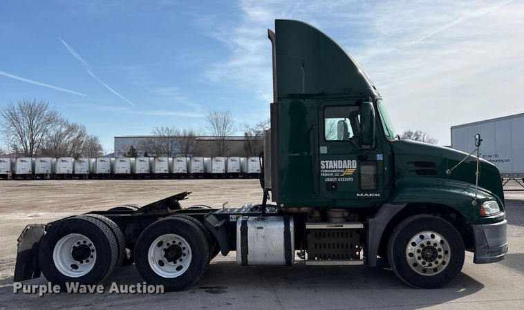 image for item FG1008 2016 Mack CXU613 semi truck