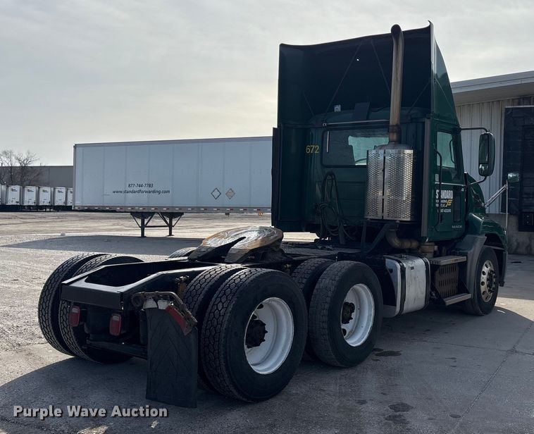 image for item FG1008 2016 Mack CXU613 semi truck