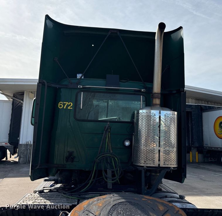 image for item FG1008 2016 Mack CXU613 semi truck