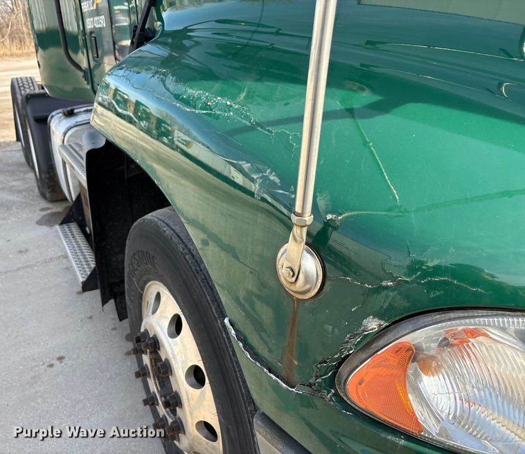 image for item FG1008 2016 Mack CXU613 semi truck