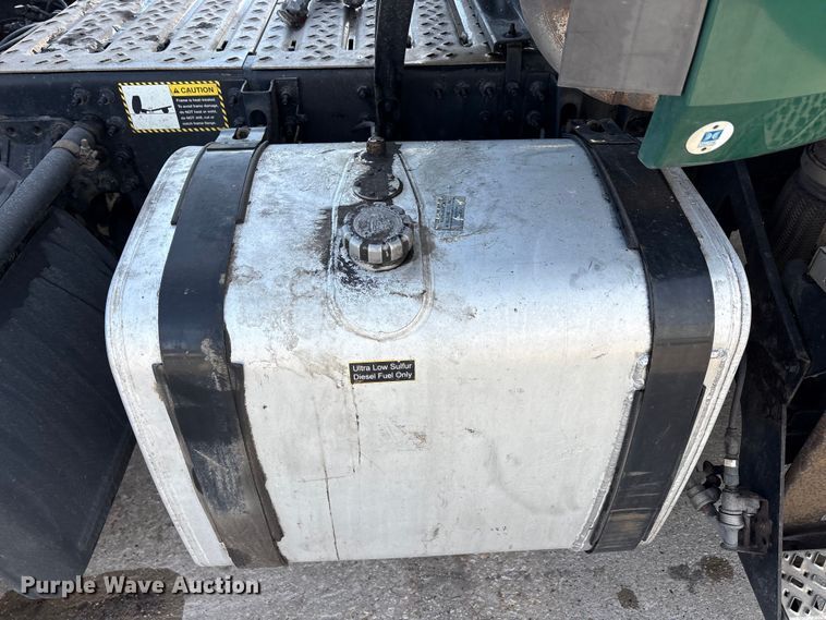 image for item FG1008 2016 Mack CXU613 semi truck