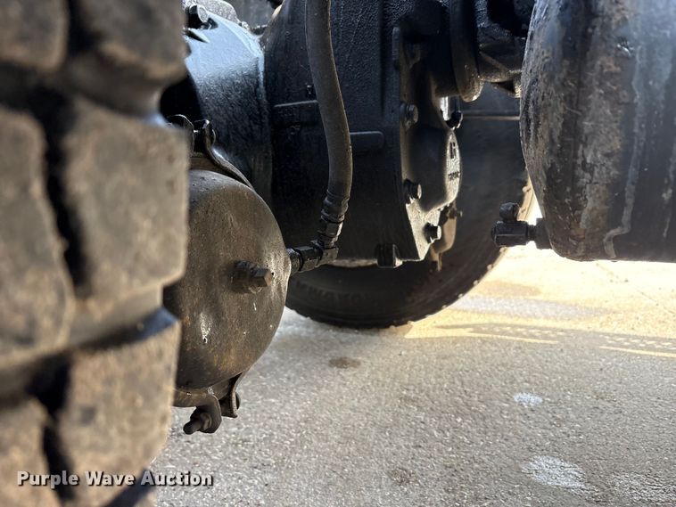 image for item FG1008 2016 Mack CXU613 semi truck