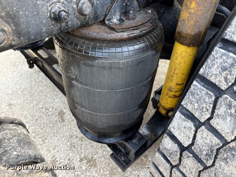 image for item FG1008 2016 Mack CXU613 semi truck