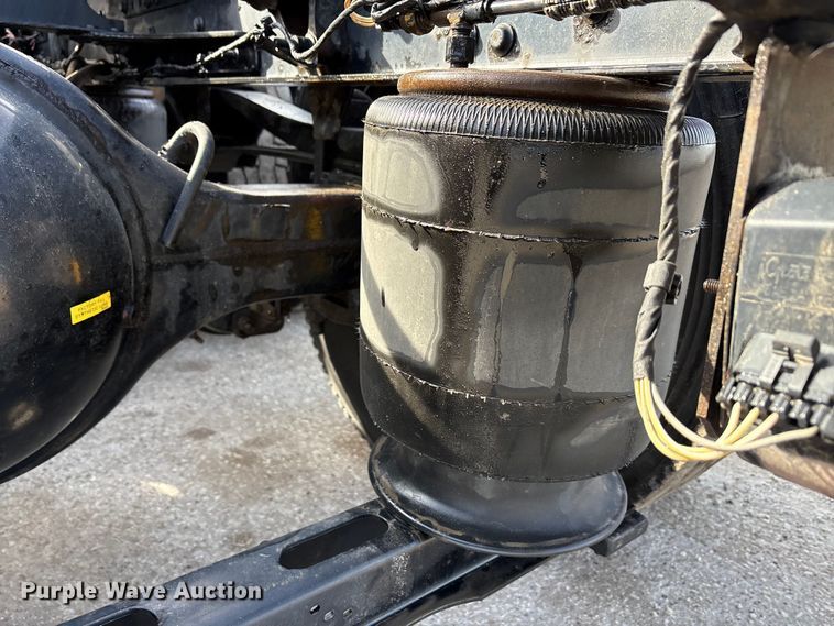 image for item FG1008 2016 Mack CXU613 semi truck