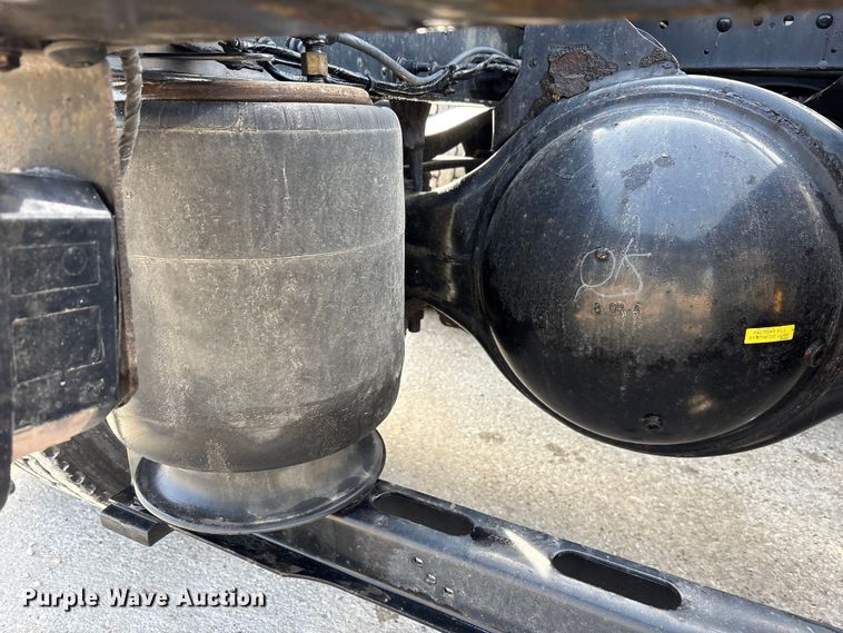 image for item FG1008 2016 Mack CXU613 semi truck