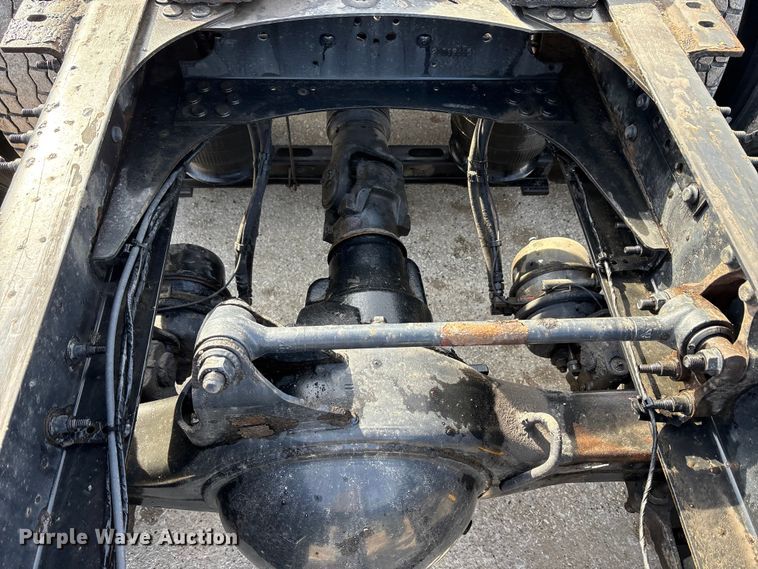 image for item FG1008 2016 Mack CXU613 semi truck