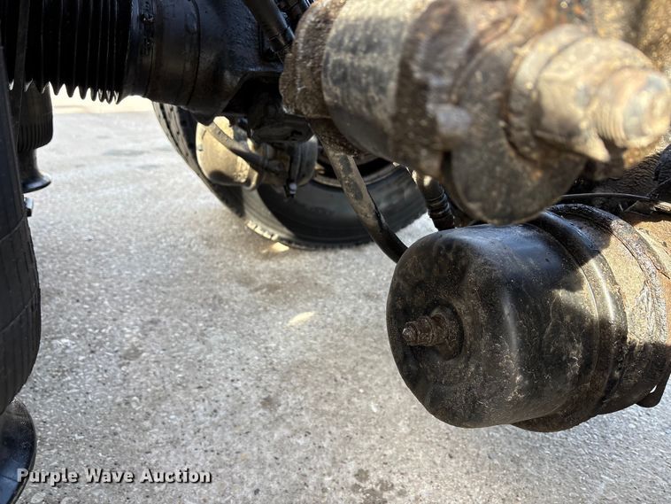 image for item FG1008 2016 Mack CXU613 semi truck