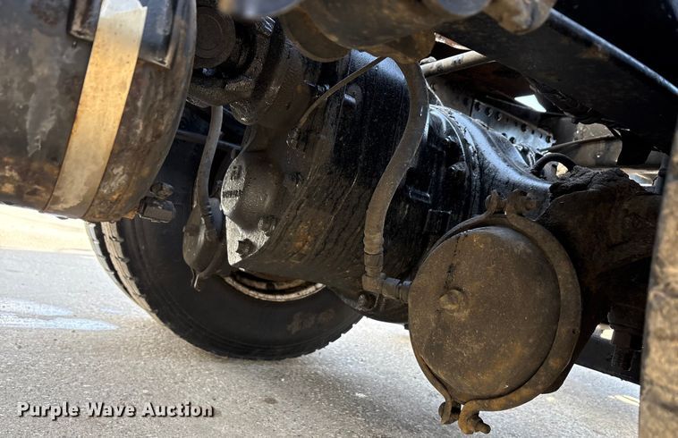 image for item FG1008 2016 Mack CXU613 semi truck