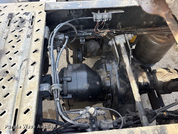 image for item FG1008 2016 Mack CXU613 semi truck