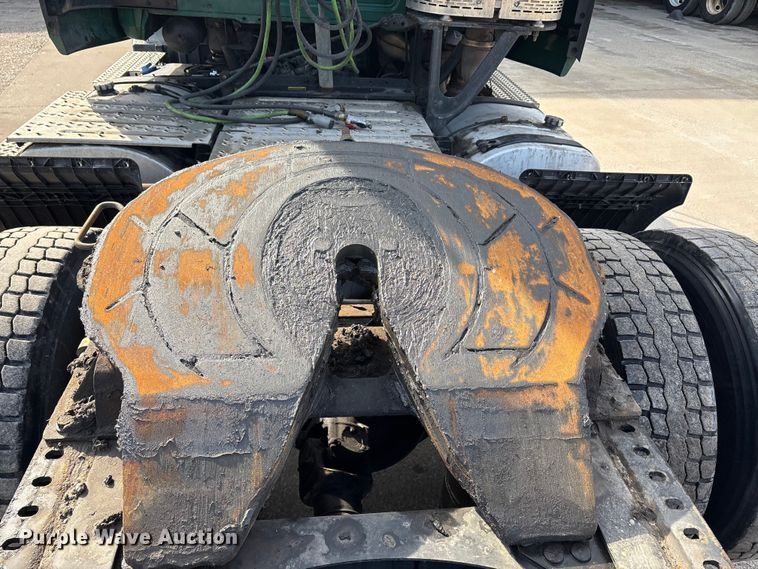 image for item FG1008 2016 Mack CXU613 semi truck