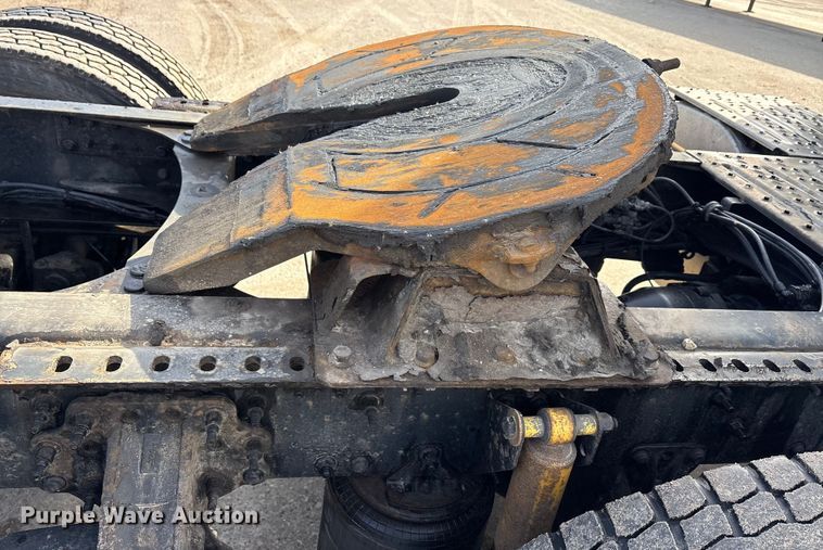 image for item FG1008 2016 Mack CXU613 semi truck