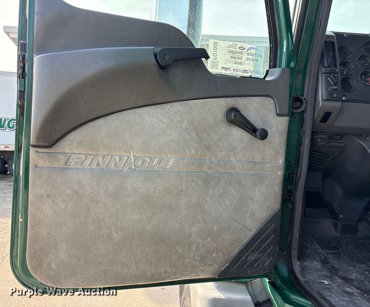 image for item FG1008 2016 Mack CXU613 semi truck