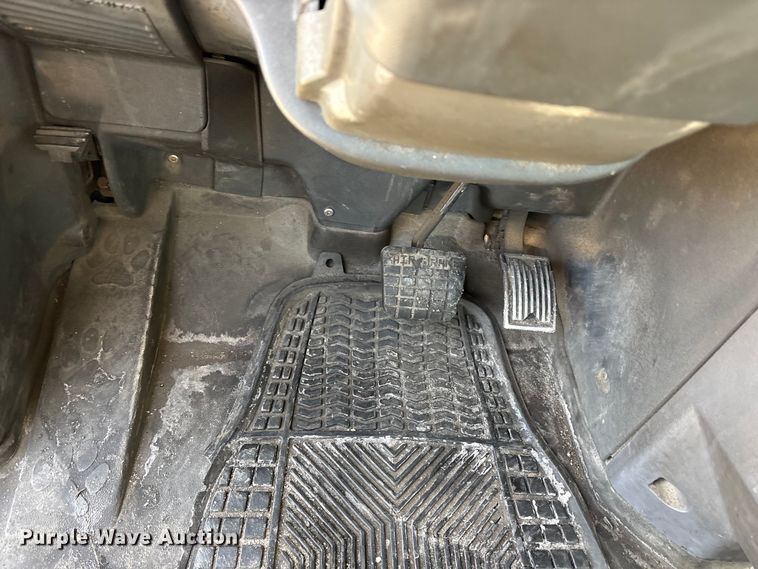 image for item FG1008 2016 Mack CXU613 semi truck