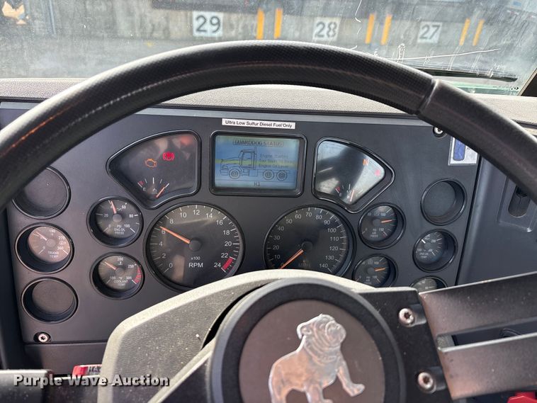 image for item FG1008 2016 Mack CXU613 semi truck