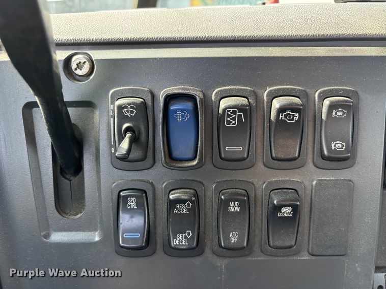 image for item FG1008 2016 Mack CXU613 semi truck