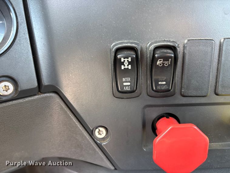 image for item FG1008 2016 Mack CXU613 semi truck