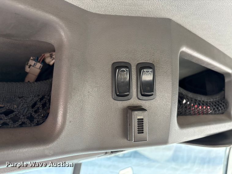 image for item FG1008 2016 Mack CXU613 semi truck