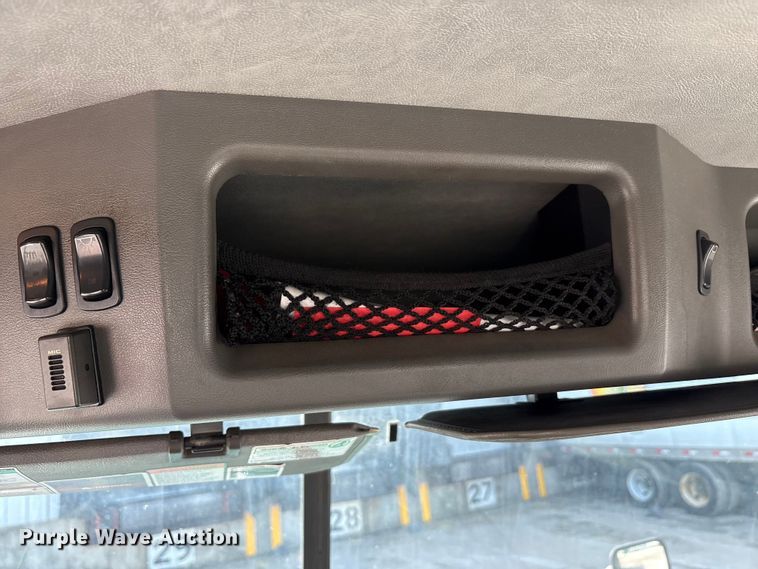 image for item FG1008 2016 Mack CXU613 semi truck