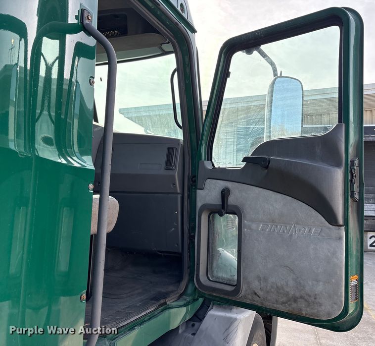 image for item FG1008 2016 Mack CXU613 semi truck