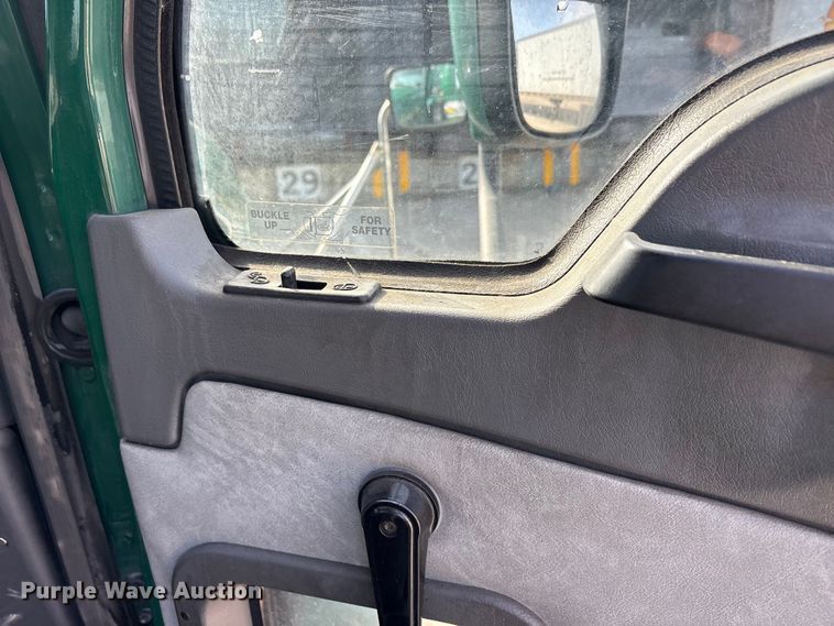 image for item FG1008 2016 Mack CXU613 semi truck