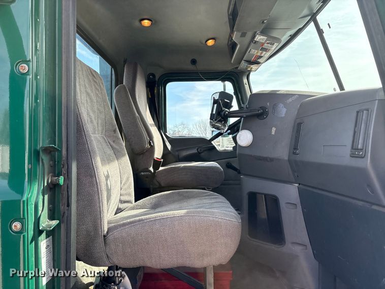 image for item FG1008 2016 Mack CXU613 semi truck