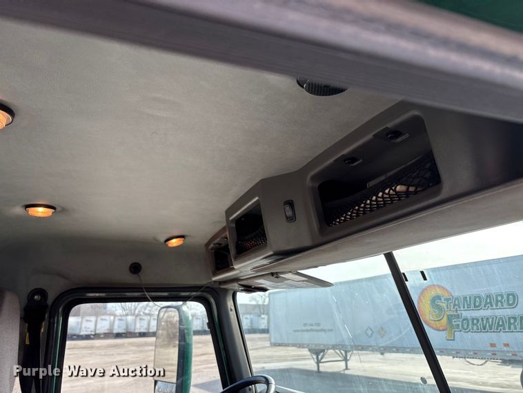 image for item FG1008 2016 Mack CXU613 semi truck