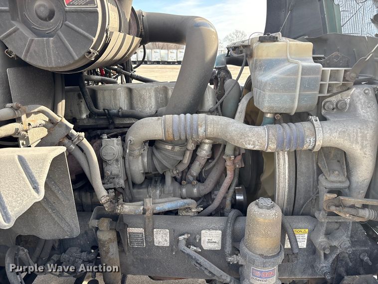 image for item FG1008 2016 Mack CXU613 semi truck