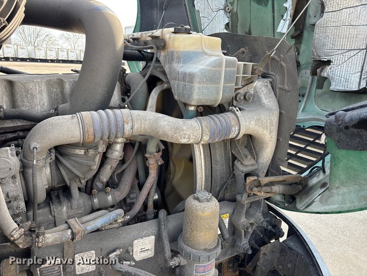 image for item FG1008 2016 Mack CXU613 semi truck