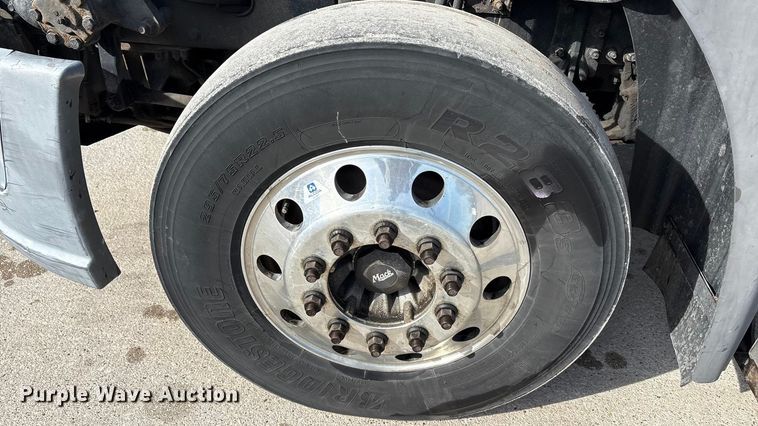 image for item FG1008 2016 Mack CXU613 semi truck