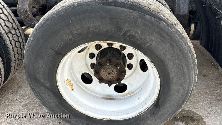 image for item FG1008 2016 Mack CXU613 semi truck