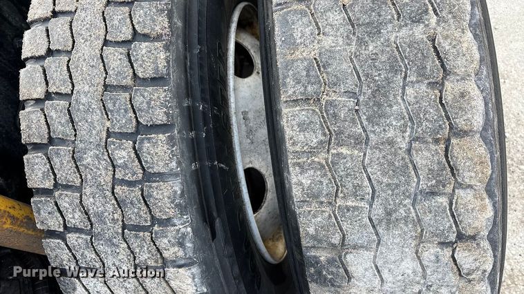 image for item FG1008 2016 Mack CXU613 semi truck