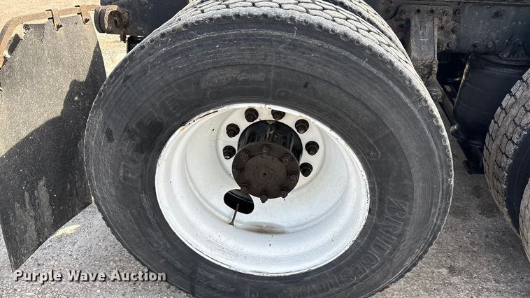 image for item FG1008 2016 Mack CXU613 semi truck