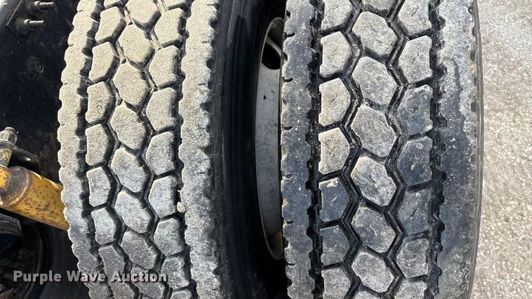 image for item FG1008 2016 Mack CXU613 semi truck