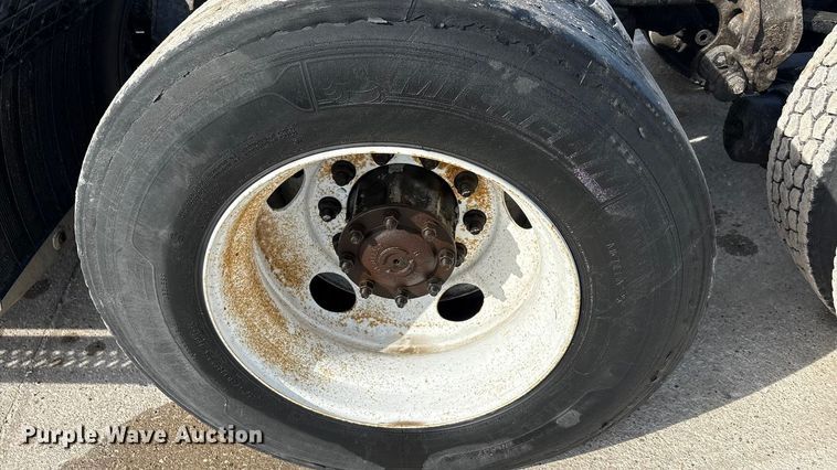 image for item FG1008 2016 Mack CXU613 semi truck